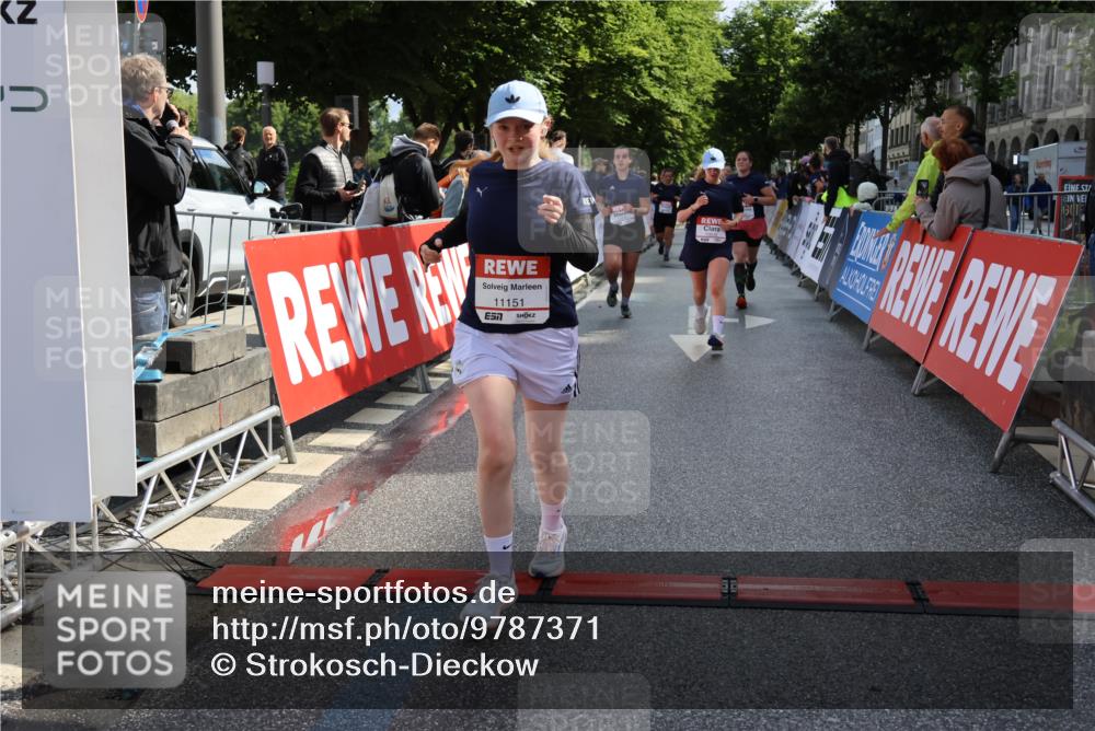 14.06.2026 - REWE Women's Run Strokosch-Dieckow http://msf.ph/oto/9787371 14.06.2026 10:15:34 Ziel 10330, 10523, 10577, 10630, 10746, 10758, 11151, 11430 meine-sportfotos.de