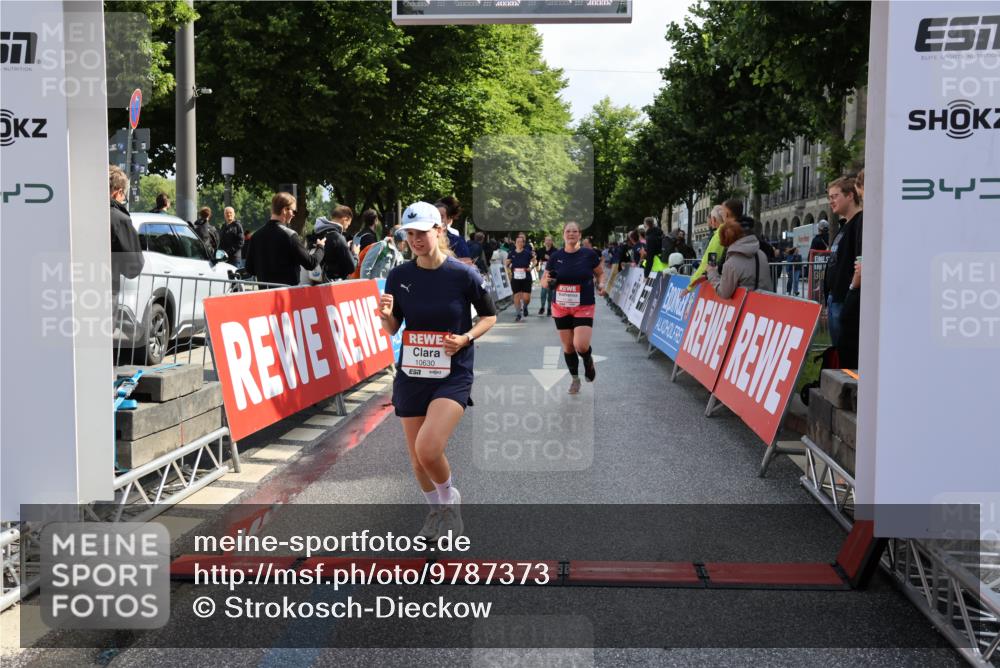 14.06.2026 - REWE Women's Run Strokosch-Dieckow http://msf.ph/oto/9787373 14.06.2026 10:15:35 Ziel 10330, 10577, 10630, 10746, 10758, 11151, 11430 meine-sportfotos.de