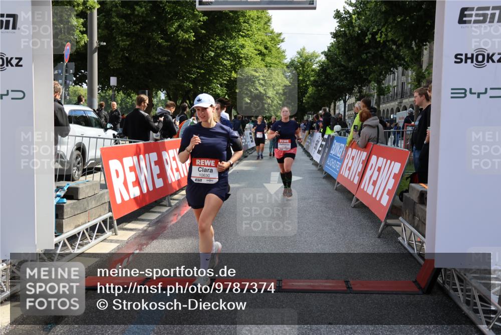 14.06.2026 - REWE Women's Run Strokosch-Dieckow http://msf.ph/oto/9787374 14.06.2026 10:15:35 Ziel 10330, 10577, 10630, 10746, 10758, 11151, 11430 meine-sportfotos.de