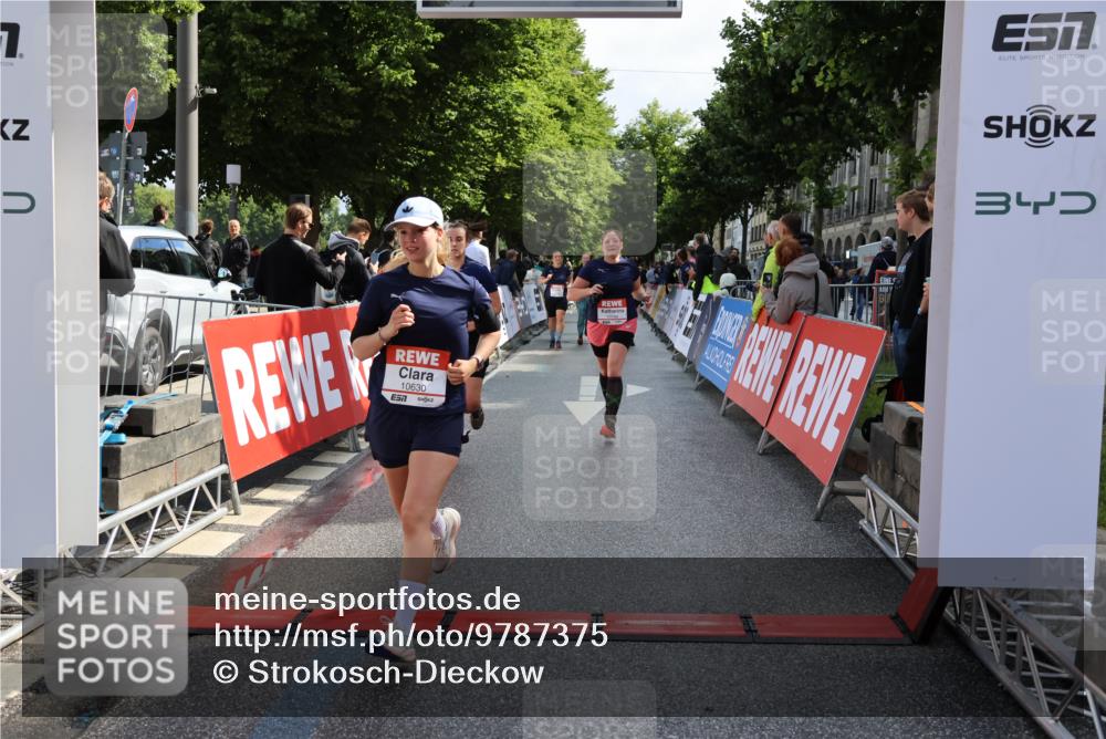 14.06.2026 - REWE Women's Run Strokosch-Dieckow http://msf.ph/oto/9787375 14.06.2026 10:15:35 Ziel 10330, 10577, 10630, 10746, 10758, 11151, 11430 meine-sportfotos.de