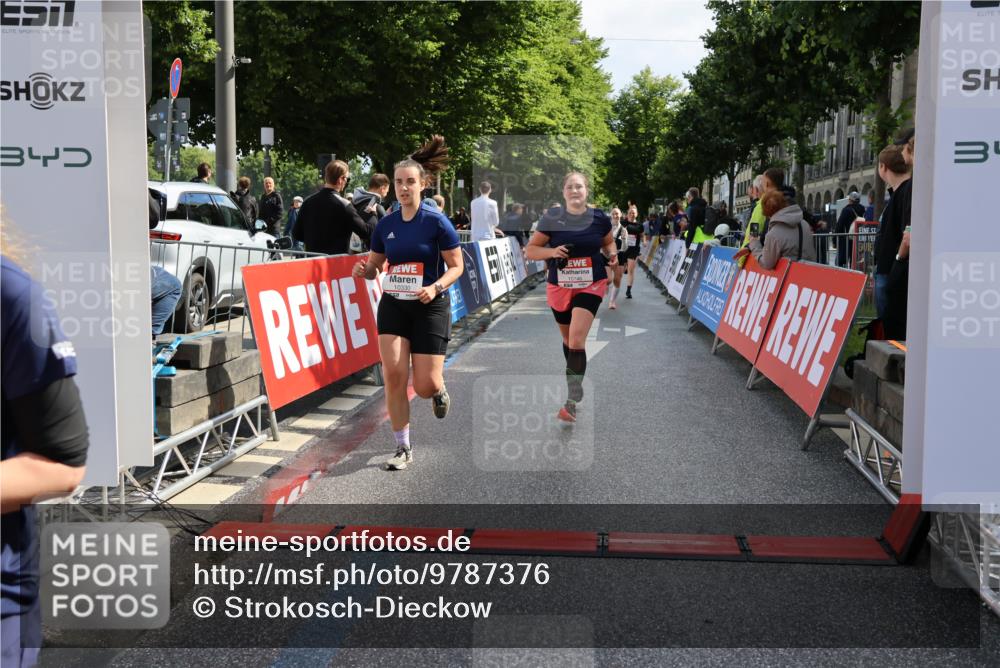 14.06.2026 - REWE Women's Run Strokosch-Dieckow http://msf.ph/oto/9787376 14.06.2026 10:15:36 Ziel 10249, 10330, 10577, 10630, 10746, 10758, 11151, 11430 meine-sportfotos.de