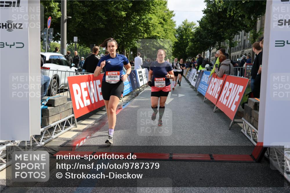 14.06.2026 - REWE Women's Run Strokosch-Dieckow http://msf.ph/oto/9787379 14.06.2026 10:15:36 Ziel 10249, 10330, 10577, 10630, 10746, 10758, 11151, 11430 meine-sportfotos.de
