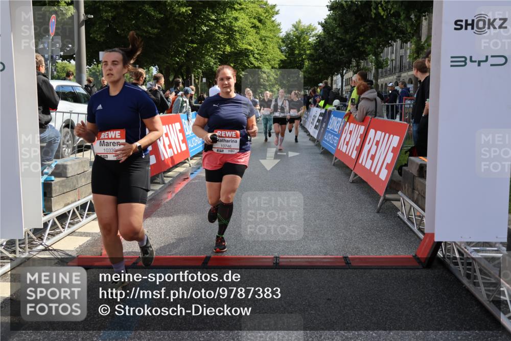 14.06.2026 - REWE Women's Run Strokosch-Dieckow http://msf.ph/oto/9787383 14.06.2026 10:15:37 Ziel 10202, 10249, 10330, 10570, 10630, 10746, 10758, 11151, 11430 meine-sportfotos.de