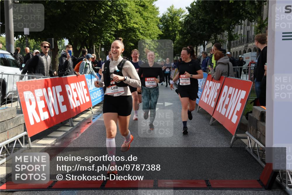 14.06.2026 - REWE Women's Run Strokosch-Dieckow http://msf.ph/oto/9787388 14.06.2026 10:15:40 Ziel 10202, 10249, 10330, 10570, 10612, 10630, 10746, 11106, 11151 meine-sportfotos.de