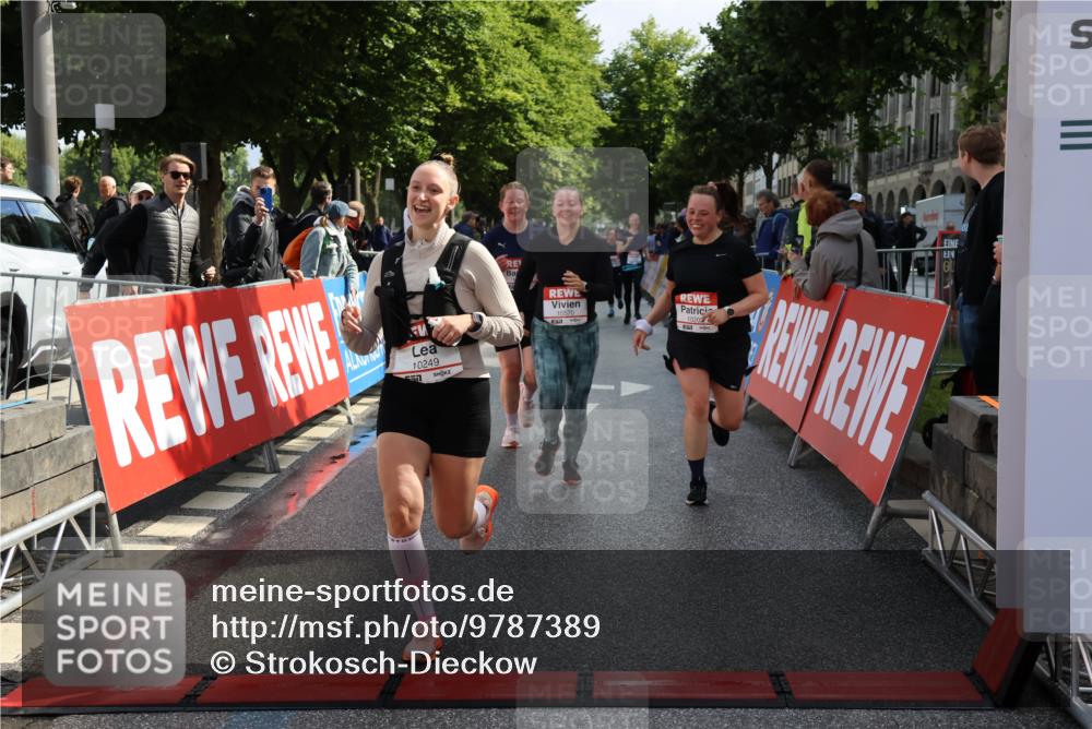 14.06.2026 - REWE Women's Run Strokosch-Dieckow http://msf.ph/oto/9787389 14.06.2026 10:15:40 Ziel 10202, 10249, 10330, 10570, 10612, 10630, 10746, 11106, 11151 meine-sportfotos.de