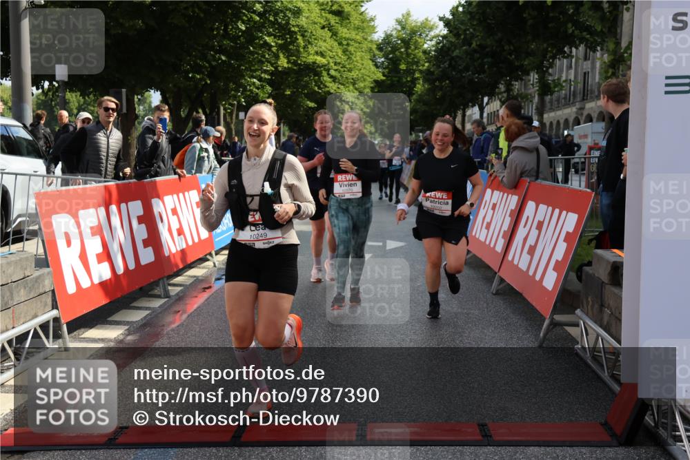 14.06.2026 - REWE Women's Run Strokosch-Dieckow http://msf.ph/oto/9787390 14.06.2026 10:15:40 Ziel 10202, 10249, 10330, 10570, 10612, 10630, 10746, 11106, 11151 meine-sportfotos.de