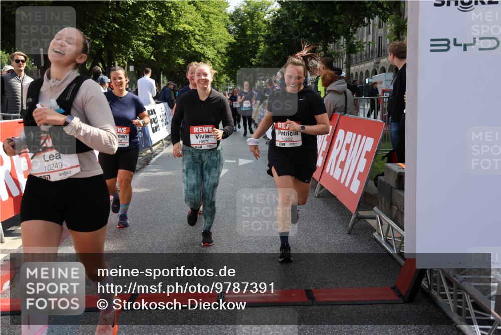 14.06.2026 - REWE Women's Run Strokosch-Dieckow http://msf.ph/oto/9787391 14.06.2026 10:15:41 Ziel 10202, 10249, 10330, 10570, 10612, 10630, 10746, 11106, 11151 meine-sportfotos.de