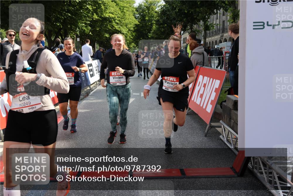 14.06.2026 - REWE Women's Run Strokosch-Dieckow http://msf.ph/oto/9787392 14.06.2026 10:15:41 Ziel 10202, 10249, 10330, 10570, 10612, 10630, 10746, 11106, 11151 meine-sportfotos.de