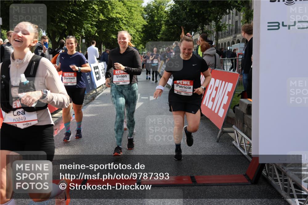 14.06.2026 - REWE Women's Run Strokosch-Dieckow http://msf.ph/oto/9787393 14.06.2026 10:15:41 Ziel 10202, 10249, 10330, 10570, 10612, 10630, 10746, 11106, 11151 meine-sportfotos.de