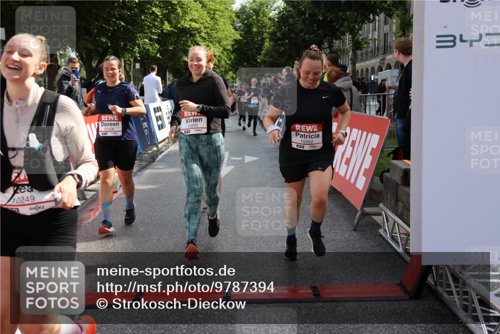 14.06.2026 - REWE Women's Run Strokosch-Dieckow http://msf.ph/oto/9787394 14.06.2026 10:15:41 Ziel 10202, 10249, 10330, 10570, 10612, 10630, 10746, 11106, 11151 meine-sportfotos.de