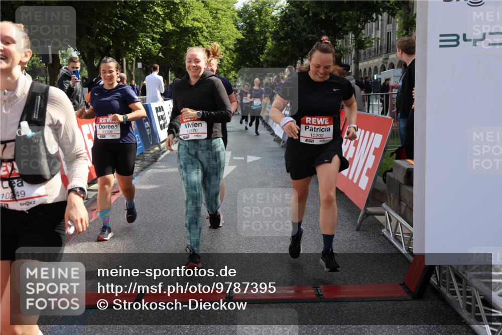 14.06.2026 - REWE Women's Run Strokosch-Dieckow http://msf.ph/oto/9787395 14.06.2026 10:15:41 Ziel 10202, 10249, 10330, 10570, 10612, 10630, 10746, 11106, 11151 meine-sportfotos.de
