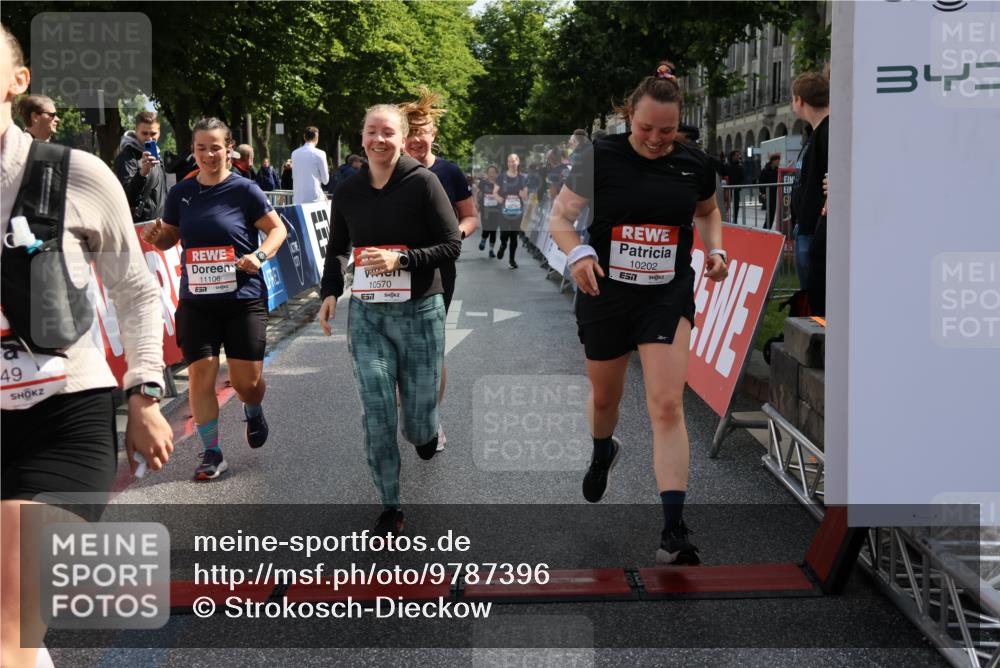 14.06.2026 - REWE Women's Run Strokosch-Dieckow http://msf.ph/oto/9787396 14.06.2026 10:15:41 Ziel 10202, 10249, 10330, 10570, 10612, 10630, 10746, 11106, 11151 meine-sportfotos.de
