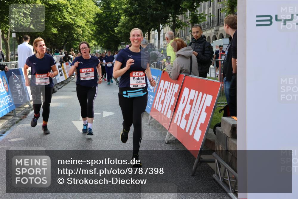 14.06.2026 - REWE Women's Run Strokosch-Dieckow http://msf.ph/oto/9787398 14.06.2026 10:15:46 Ziel 10171, 10202, 10249, 10432, 10570, 10612, 10619, 11106 meine-sportfotos.de