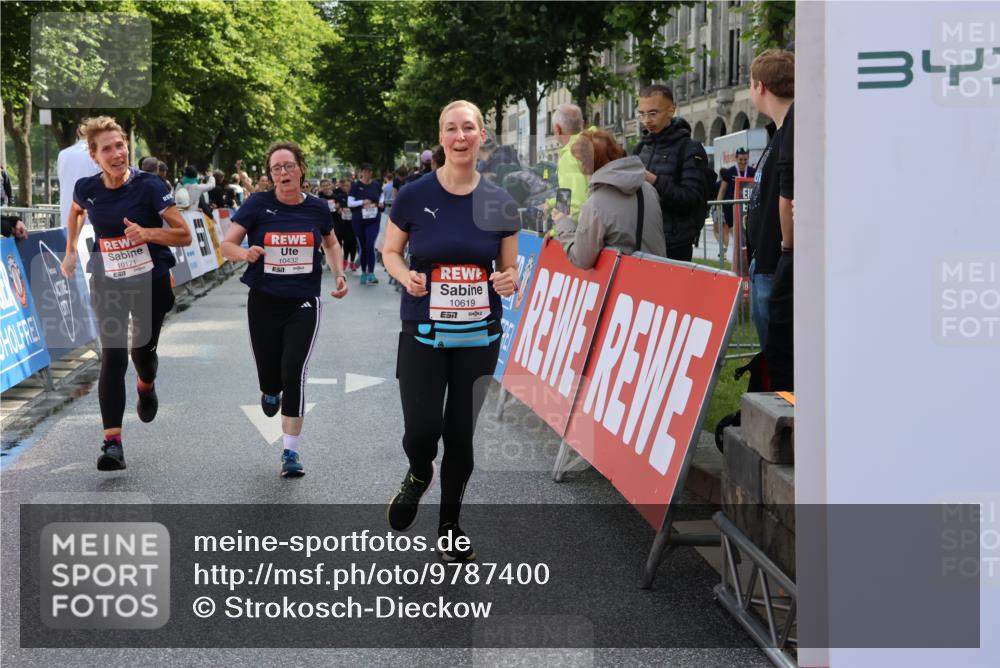 14.06.2026 - REWE Women's Run Strokosch-Dieckow http://msf.ph/oto/9787400 14.06.2026 10:15:46 Ziel 10171, 10202, 10249, 10432, 10570, 10612, 10619, 11106 meine-sportfotos.de