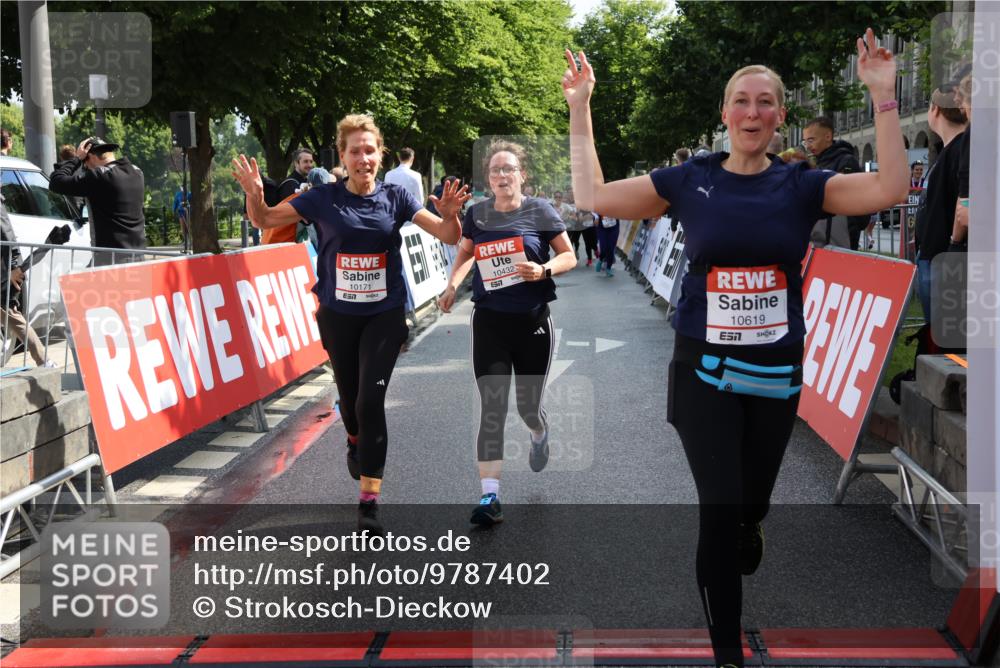 14.06.2026 - REWE Women's Run Strokosch-Dieckow http://msf.ph/oto/9787402 14.06.2026 10:15:47 Ziel 10171, 10202, 10249, 10432, 10570, 10612, 10619, 11106 meine-sportfotos.de