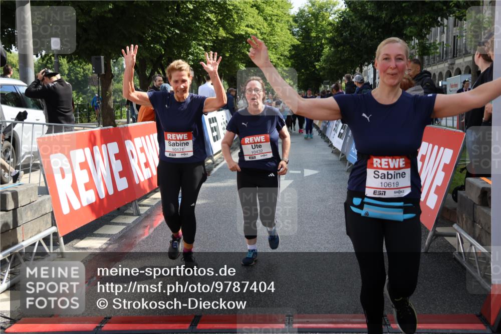 14.06.2026 - REWE Women's Run Strokosch-Dieckow http://msf.ph/oto/9787404 14.06.2026 10:15:47 Ziel 10171, 10202, 10249, 10432, 10570, 10612, 10619, 11106 meine-sportfotos.de