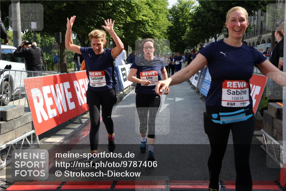 14.06.2026 - REWE Women's Run Strokosch-Dieckow http://msf.ph/oto/9787406 14.06.2026 10:15:47 Ziel 10171, 10202, 10249, 10432, 10570, 10612, 10619, 11106 meine-sportfotos.de