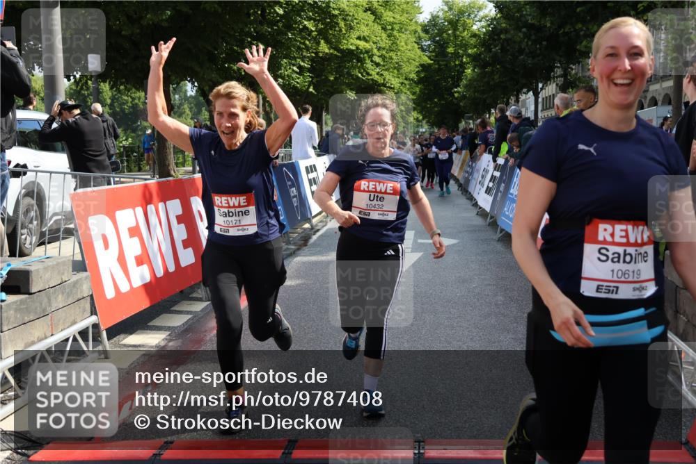 14.06.2026 - REWE Women's Run Strokosch-Dieckow http://msf.ph/oto/9787408 14.06.2026 10:15:47 Ziel 10171, 10202, 10249, 10432, 10570, 10612, 10619, 11106 meine-sportfotos.de