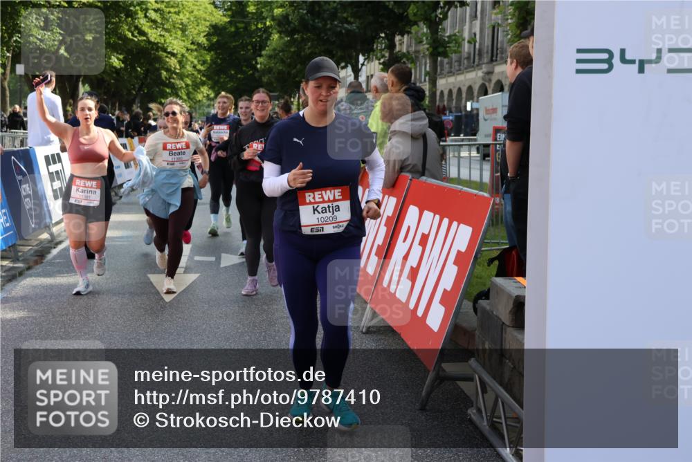 14.06.2026 - REWE Women's Run Strokosch-Dieckow http://msf.ph/oto/9787410 14.06.2026 10:15:54 Ziel 10171, 10209, 10314, 10420, 10432, 10487, 10619, 10698, 11029, 11168, 11380, 11381 meine-sportfotos.de