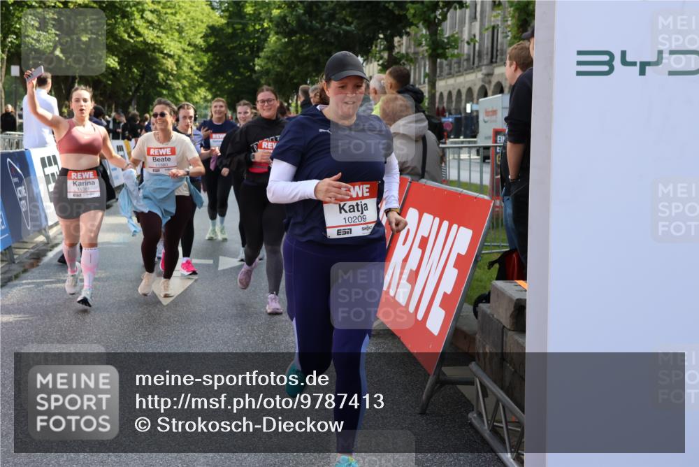 14.06.2026 - REWE Women's Run Strokosch-Dieckow http://msf.ph/oto/9787413 14.06.2026 10:15:54 Ziel 10171, 10209, 10314, 10420, 10432, 10487, 10619, 10698, 11029, 11168, 11380, 11381 meine-sportfotos.de