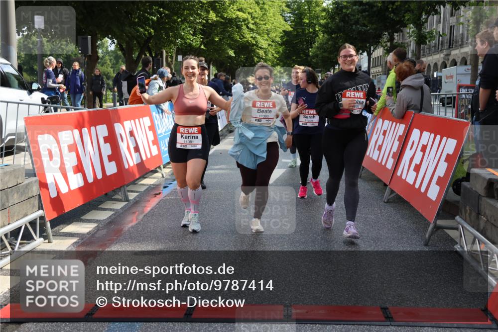 14.06.2026 - REWE Women's Run Strokosch-Dieckow http://msf.ph/oto/9787414 14.06.2026 10:15:55 Ziel 10171, 10209, 10314, 10420, 10432, 10487, 10619, 10698, 11029, 11168, 11380, 11381 meine-sportfotos.de