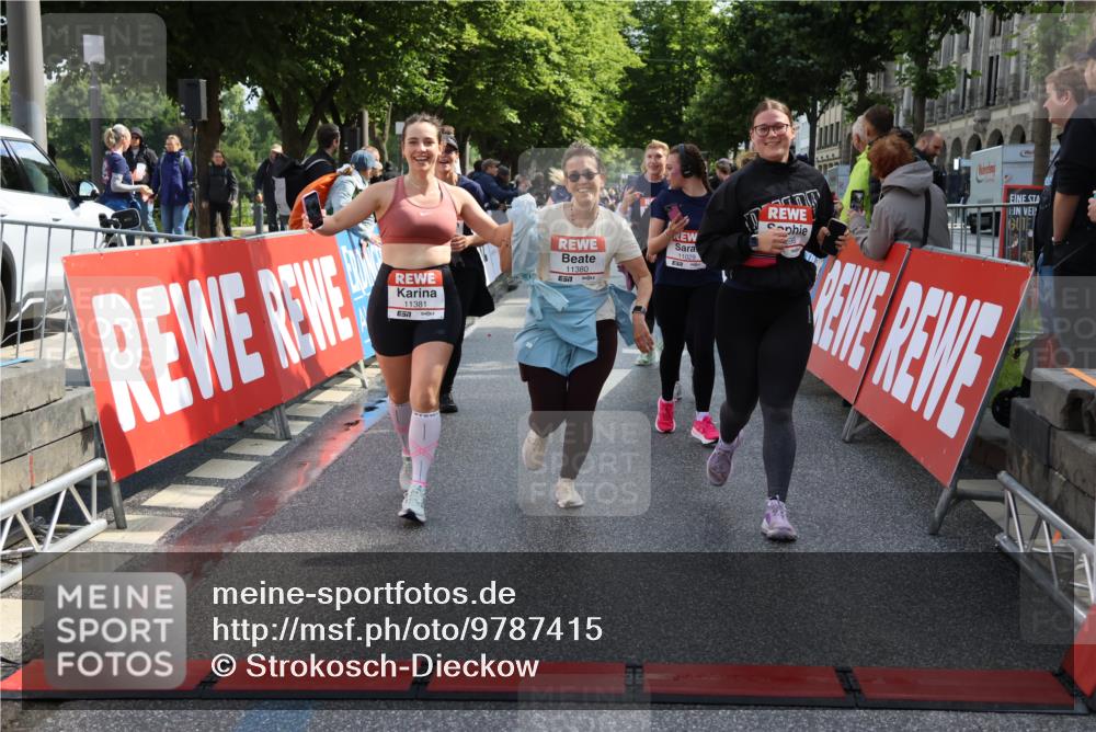 14.06.2026 - REWE Women's Run Strokosch-Dieckow http://msf.ph/oto/9787415 14.06.2026 10:15:55 Ziel 10171, 10209, 10314, 10420, 10432, 10487, 10619, 10698, 11029, 11168, 11380, 11381 meine-sportfotos.de
