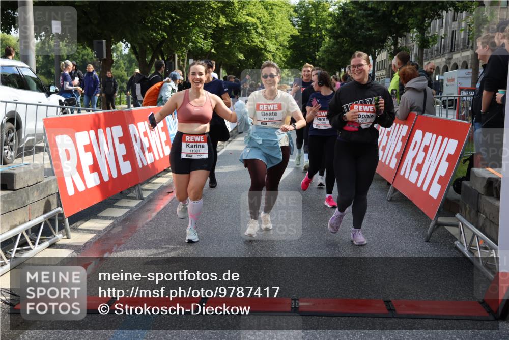 14.06.2026 - REWE Women's Run Strokosch-Dieckow http://msf.ph/oto/9787417 14.06.2026 10:15:55 Ziel 10171, 10209, 10314, 10420, 10432, 10487, 10619, 10698, 11029, 11168, 11380, 11381 meine-sportfotos.de