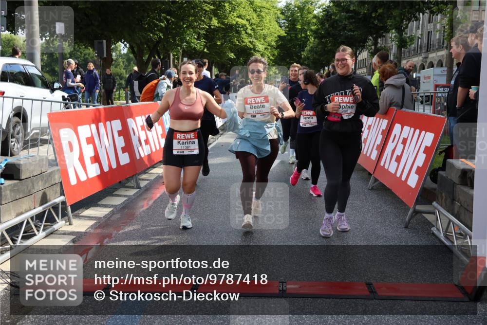 14.06.2026 - REWE Women's Run Strokosch-Dieckow http://msf.ph/oto/9787418 14.06.2026 10:15:55 Ziel 10171, 10209, 10314, 10420, 10432, 10487, 10619, 10698, 11029, 11168, 11380, 11381 meine-sportfotos.de