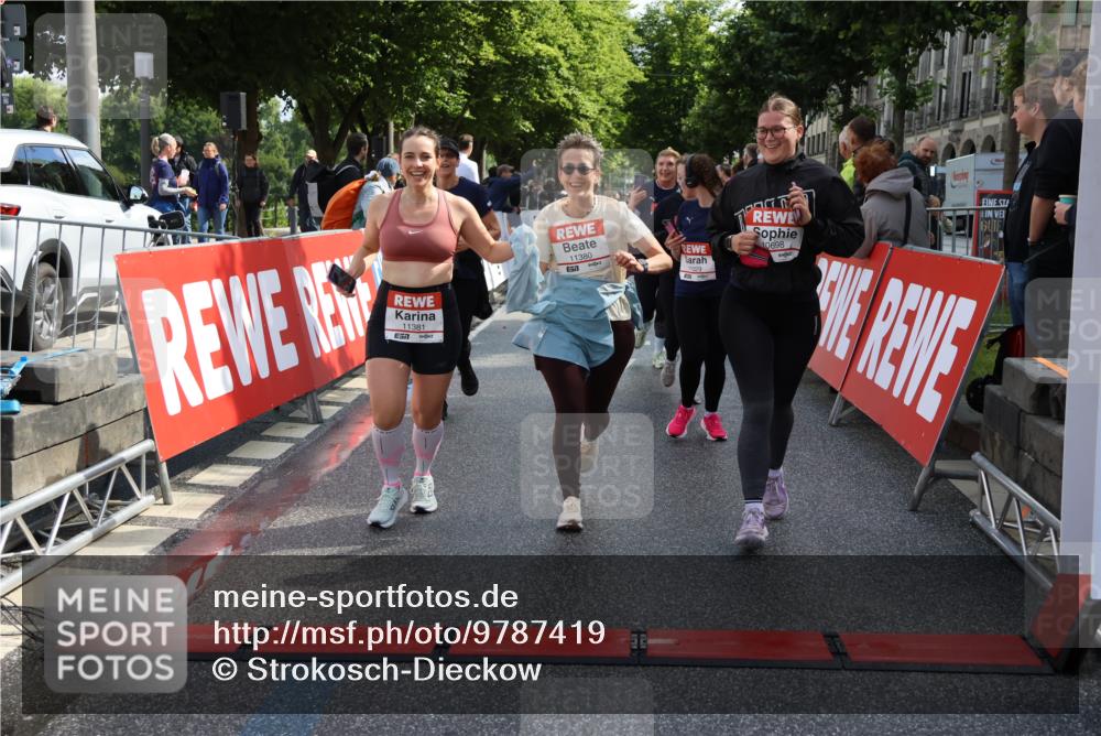 14.06.2026 - REWE Women's Run Strokosch-Dieckow http://msf.ph/oto/9787419 14.06.2026 10:15:55 Ziel 10171, 10209, 10314, 10420, 10432, 10487, 10619, 10698, 11029, 11168, 11380, 11381 meine-sportfotos.de