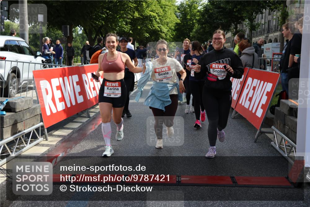 14.06.2026 - REWE Women's Run Strokosch-Dieckow http://msf.ph/oto/9787421 14.06.2026 10:15:56 Ziel 10209, 10314, 10420, 10487, 10698, 11029, 11168, 11380, 11381 meine-sportfotos.de