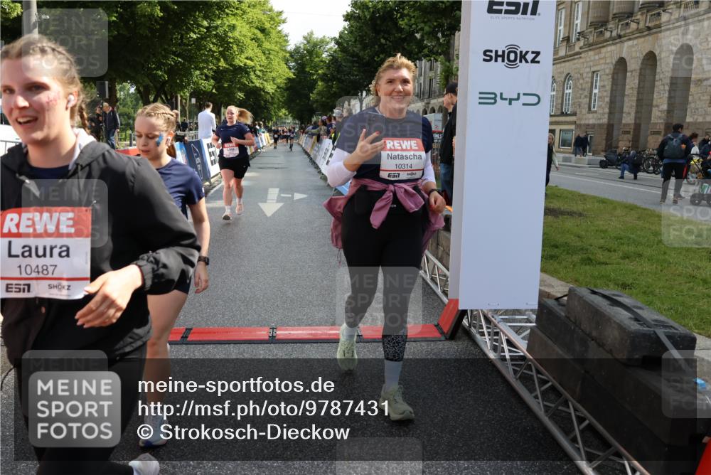 14.06.2026 - REWE Women's Run Strokosch-Dieckow http://msf.ph/oto/9787431 14.06.2026 10:15:59 Ziel 10209, 10314, 10420, 10472, 10487, 10698, 11029, 11168, 11380, 11381 meine-sportfotos.de