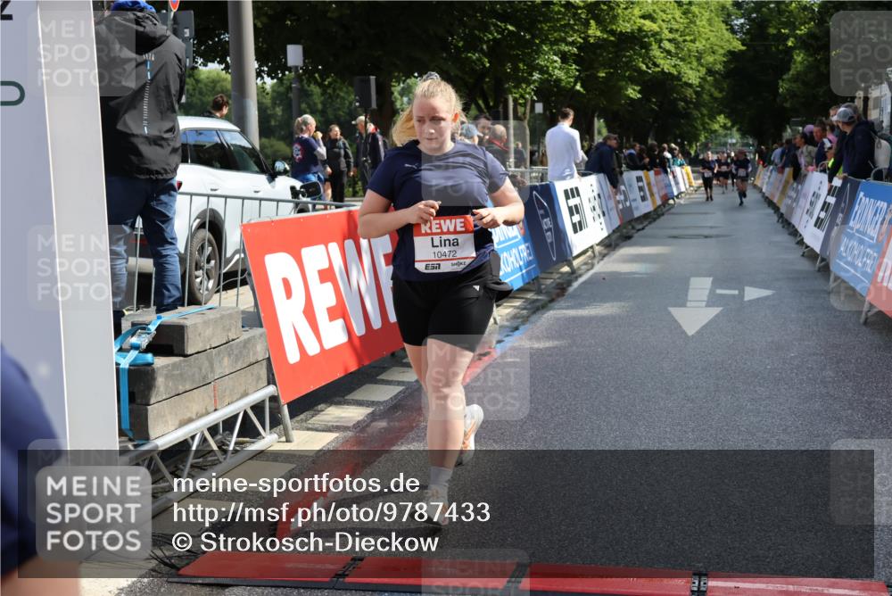 14.06.2026 - REWE Women's Run Strokosch-Dieckow http://msf.ph/oto/9787433 14.06.2026 10:16:01 Ziel 10209, 10314, 10420, 10472, 10487, 10698, 11029, 11168, 11380, 11381 meine-sportfotos.de