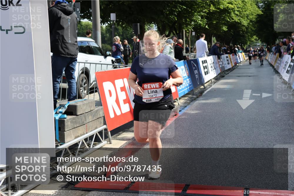 14.06.2026 - REWE Women's Run Strokosch-Dieckow http://msf.ph/oto/9787435 14.06.2026 10:16:01 Ziel 10209, 10314, 10420, 10472, 10487, 10698, 11029, 11168, 11380, 11381 meine-sportfotos.de