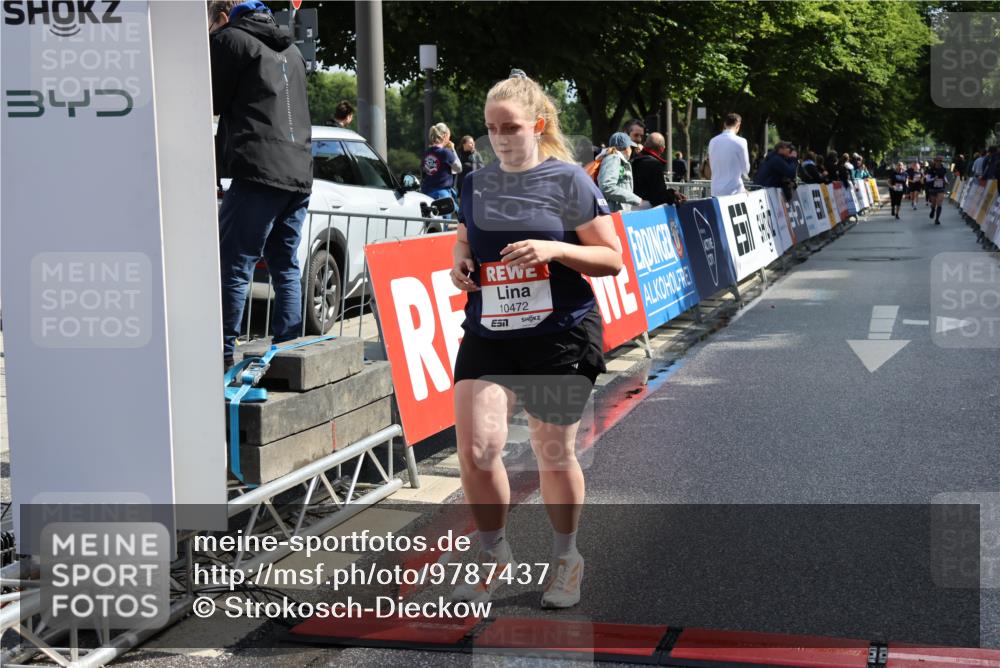 14.06.2026 - REWE Women's Run Strokosch-Dieckow http://msf.ph/oto/9787437 14.06.2026 10:16:01 Ziel 10209, 10314, 10420, 10472, 10487, 10698, 11029, 11168, 11380, 11381 meine-sportfotos.de