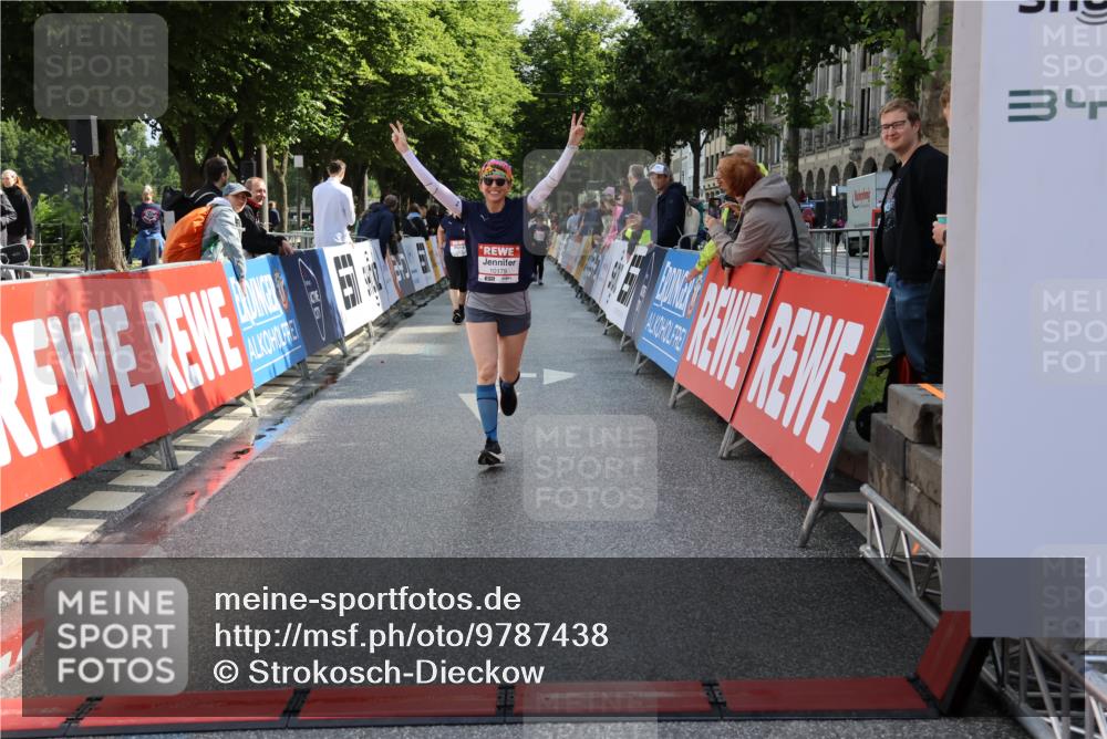 14.06.2026 - REWE Women's Run Strokosch-Dieckow http://msf.ph/oto/9787438 14.06.2026 10:16:11 Ziel 10179 meine-sportfotos.de