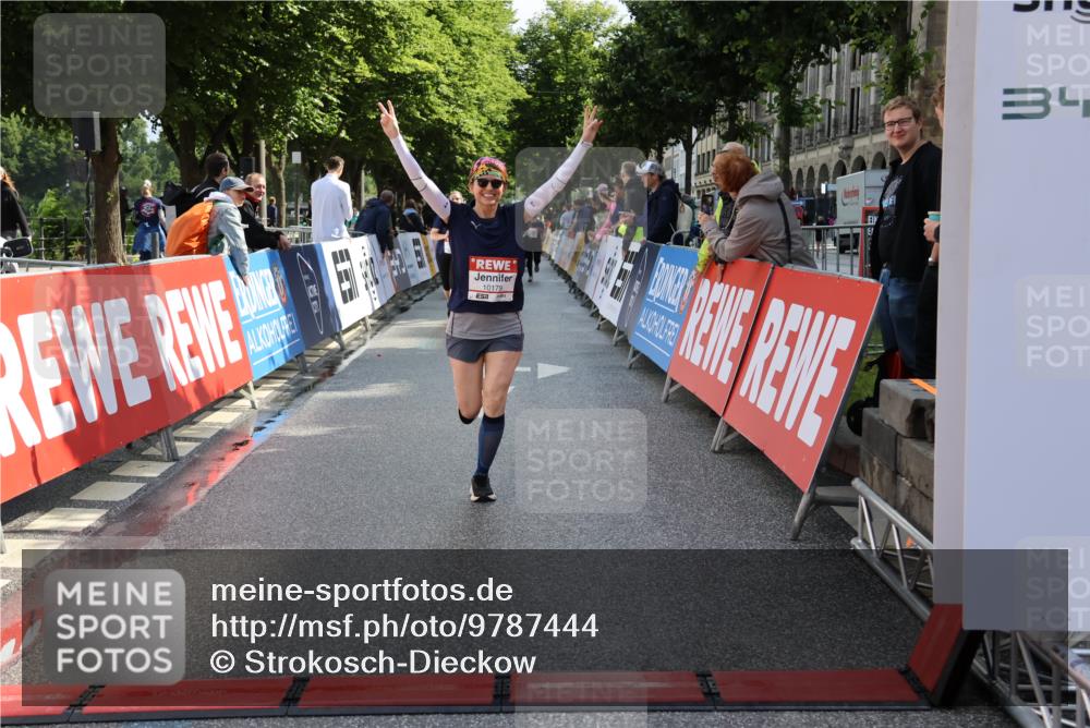 14.06.2026 - REWE Women's Run Strokosch-Dieckow http://msf.ph/oto/9787444 14.06.2026 10:16:12 Ziel 10179 meine-sportfotos.de
