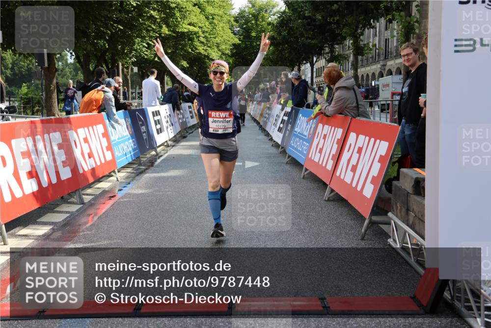14.06.2026 - REWE Women's Run Strokosch-Dieckow http://msf.ph/oto/9787448 14.06.2026 10:16:12 Ziel 10179 meine-sportfotos.de