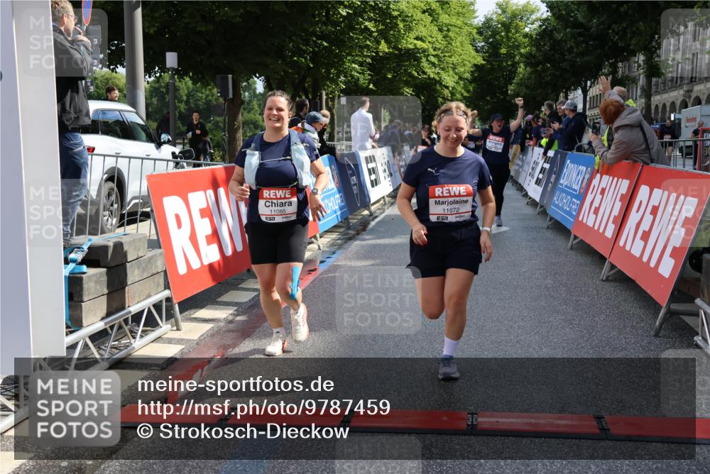 14.06.2026 - REWE Women's Run Strokosch-Dieckow http://msf.ph/oto/9787459 14.06.2026 10:16:19 Ziel 10037, 10038, 10143, 10179, 11072, 11085 meine-sportfotos.de