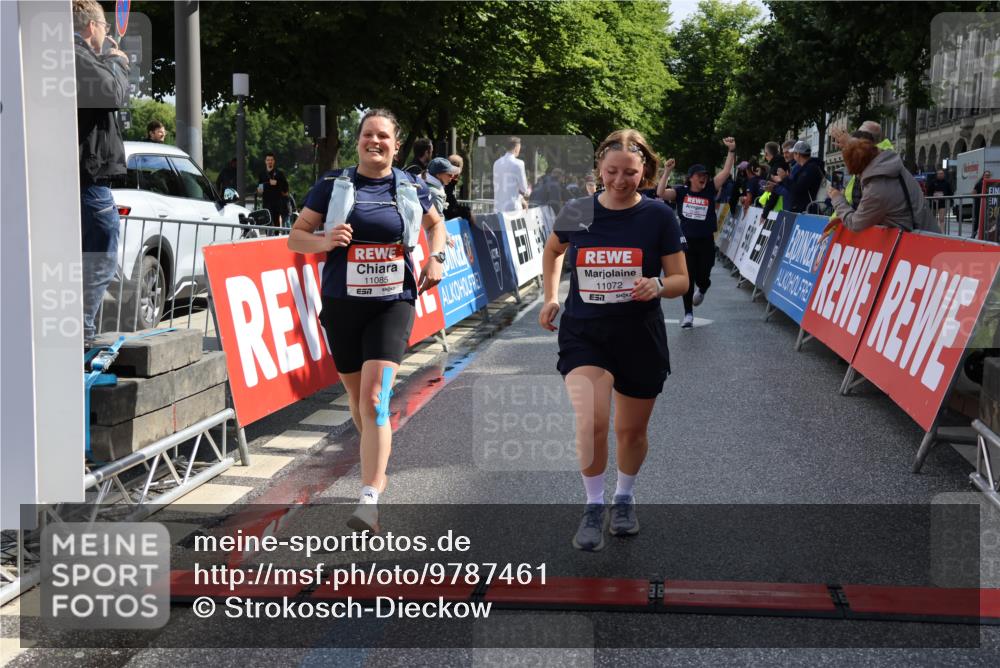 14.06.2026 - REWE Women's Run Strokosch-Dieckow http://msf.ph/oto/9787461 14.06.2026 10:16:20 Ziel 10037, 10038, 10143, 10179, 10200, 11061, 11072, 11085 meine-sportfotos.de