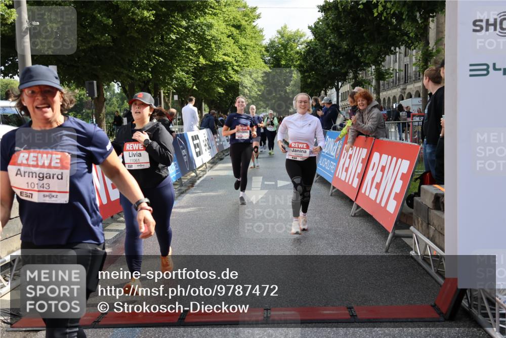 14.06.2026 - REWE Women's Run Strokosch-Dieckow http://msf.ph/oto/9787472 14.06.2026 10:16:24 Ziel 10037, 10038, 10143, 10200, 10289, 11061, 11072, 11085, 11227 meine-sportfotos.de