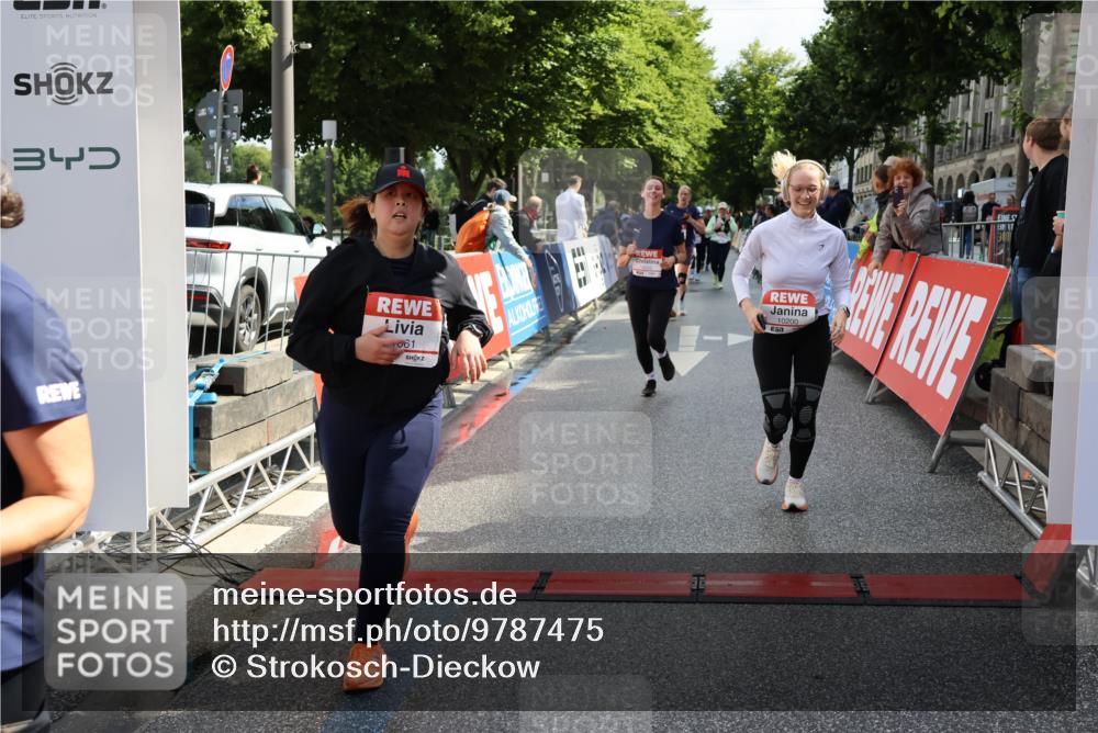 14.06.2026 - REWE Women's Run Strokosch-Dieckow http://msf.ph/oto/9787475 14.06.2026 10:16:24 Ziel 10037, 10038, 10143, 10200, 10289, 11061, 11072, 11085, 11227 meine-sportfotos.de
