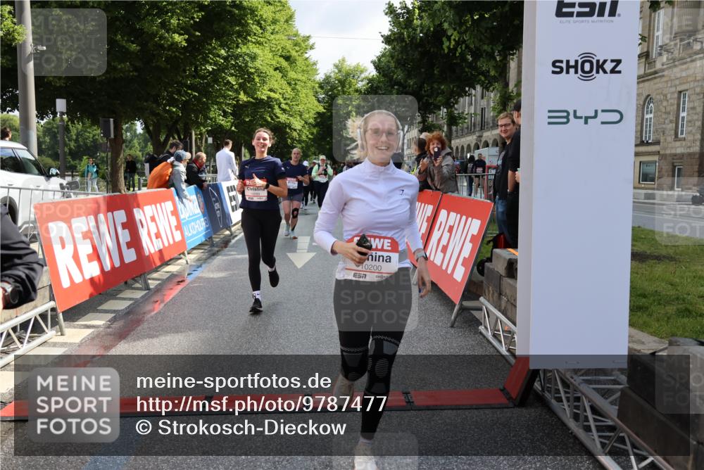 14.06.2026 - REWE Women's Run Strokosch-Dieckow http://msf.ph/oto/9787477 14.06.2026 10:16:25 Ziel 10037, 10038, 10143, 10200, 10289, 11061, 11072, 11085, 11227 meine-sportfotos.de