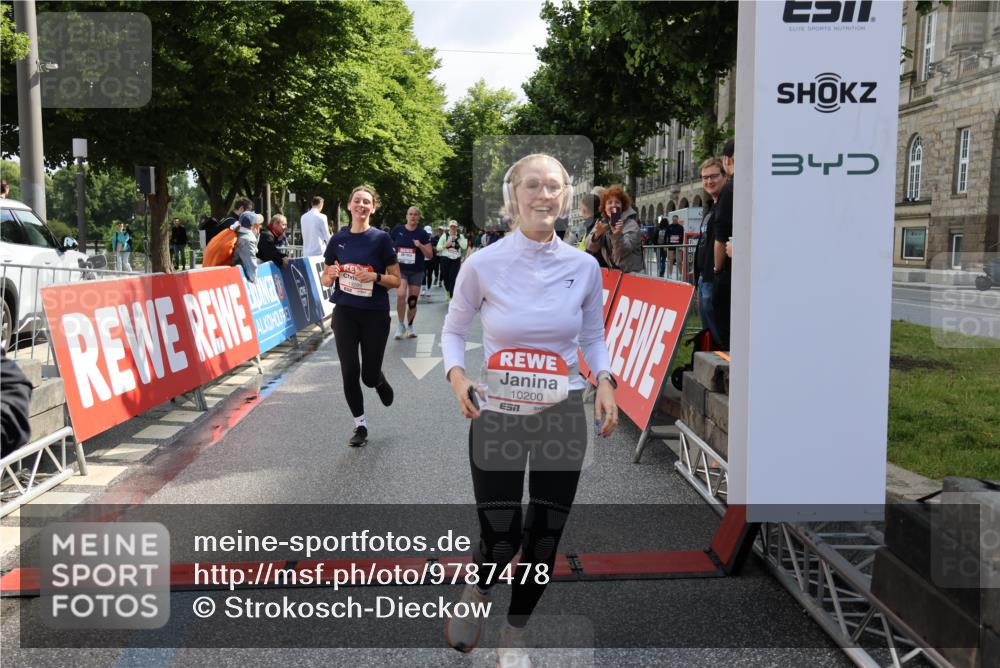 14.06.2026 - REWE Women's Run Strokosch-Dieckow http://msf.ph/oto/9787478 14.06.2026 10:16:25 Ziel 10037, 10038, 10143, 10200, 10289, 11061, 11072, 11085, 11227 meine-sportfotos.de