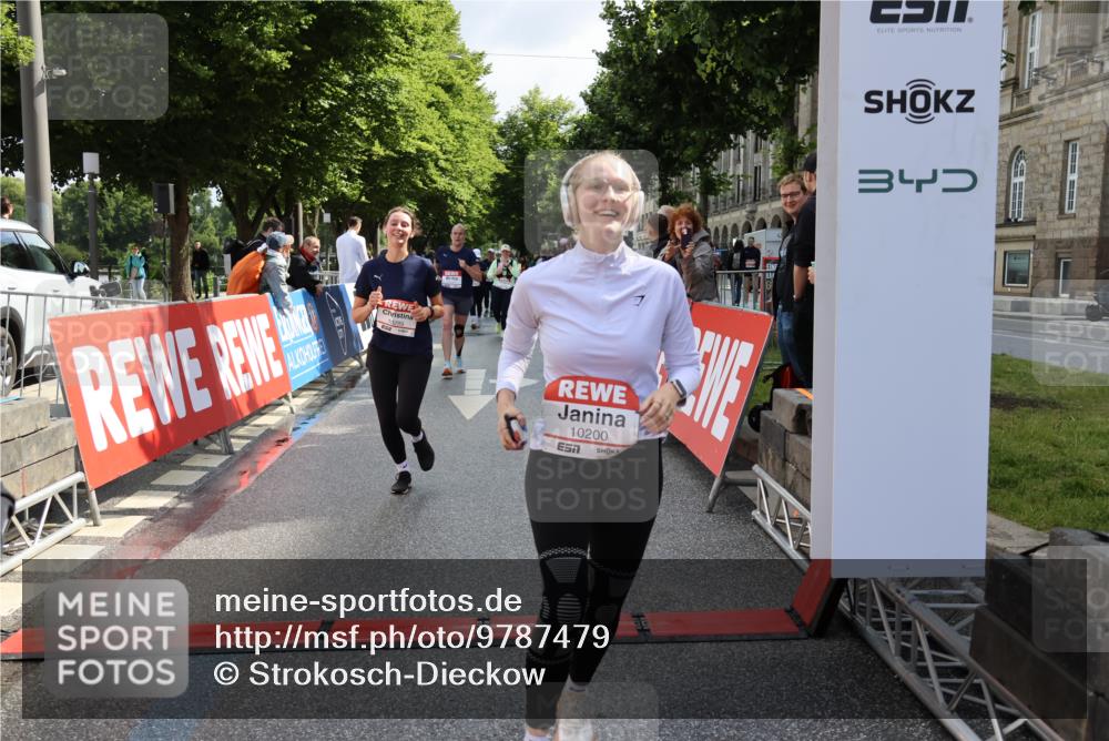 14.06.2026 - REWE Women's Run Strokosch-Dieckow http://msf.ph/oto/9787479 14.06.2026 10:16:25 Ziel 10037, 10038, 10143, 10200, 10289, 11061, 11072, 11085, 11227 meine-sportfotos.de