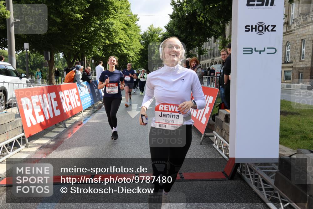 14.06.2026 - REWE Women's Run Strokosch-Dieckow http://msf.ph/oto/9787480 14.06.2026 10:16:25 Ziel 10037, 10038, 10143, 10200, 10289, 11061, 11072, 11085, 11227 meine-sportfotos.de