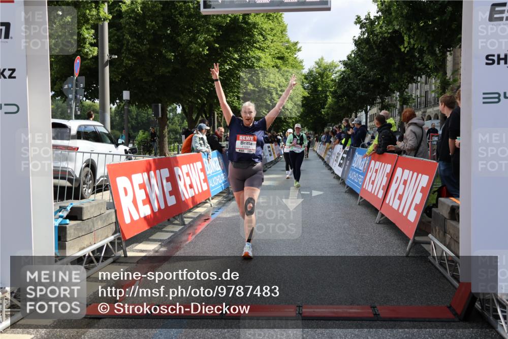 14.06.2026 - REWE Women's Run Strokosch-Dieckow http://msf.ph/oto/9787483 14.06.2026 10:16:28 Ziel 10143, 10200, 10289, 11061, 11085, 11227, 11490 meine-sportfotos.de