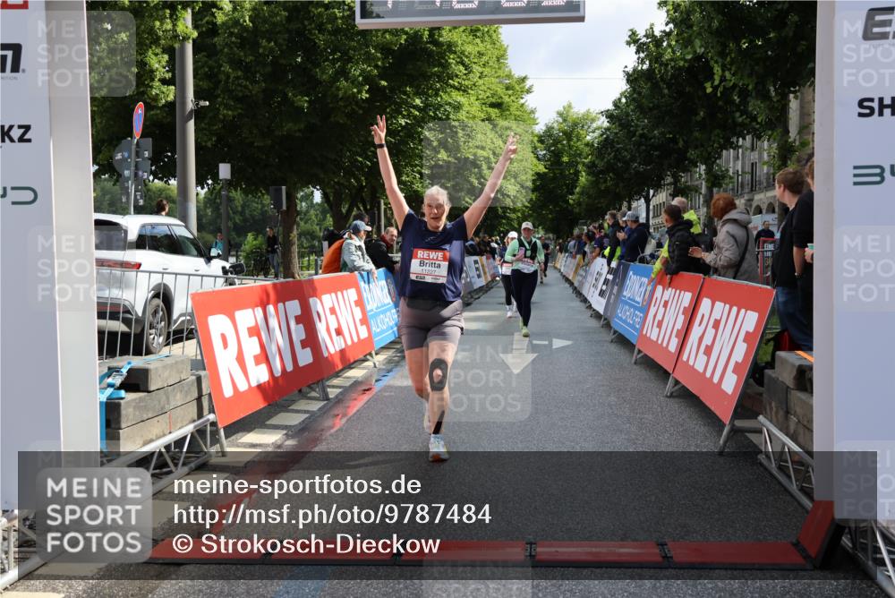14.06.2026 - REWE Women's Run Strokosch-Dieckow http://msf.ph/oto/9787484 14.06.2026 10:16:28 Ziel 10143, 10200, 10289, 11061, 11085, 11227, 11490 meine-sportfotos.de