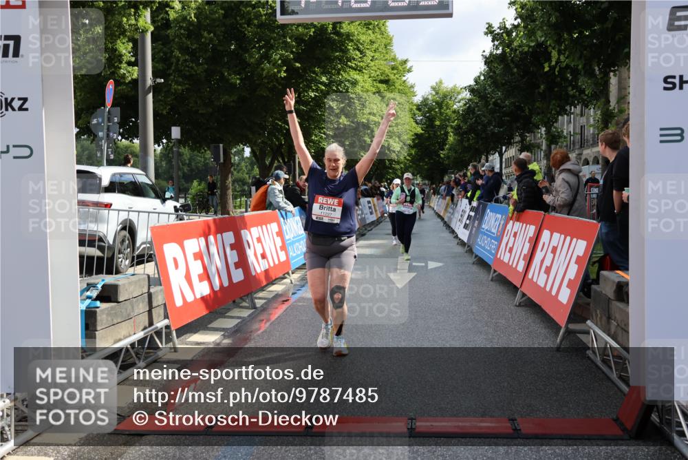 14.06.2026 - REWE Women's Run Strokosch-Dieckow http://msf.ph/oto/9787485 14.06.2026 10:16:28 Ziel 10143, 10200, 10289, 11061, 11085, 11227, 11490 meine-sportfotos.de