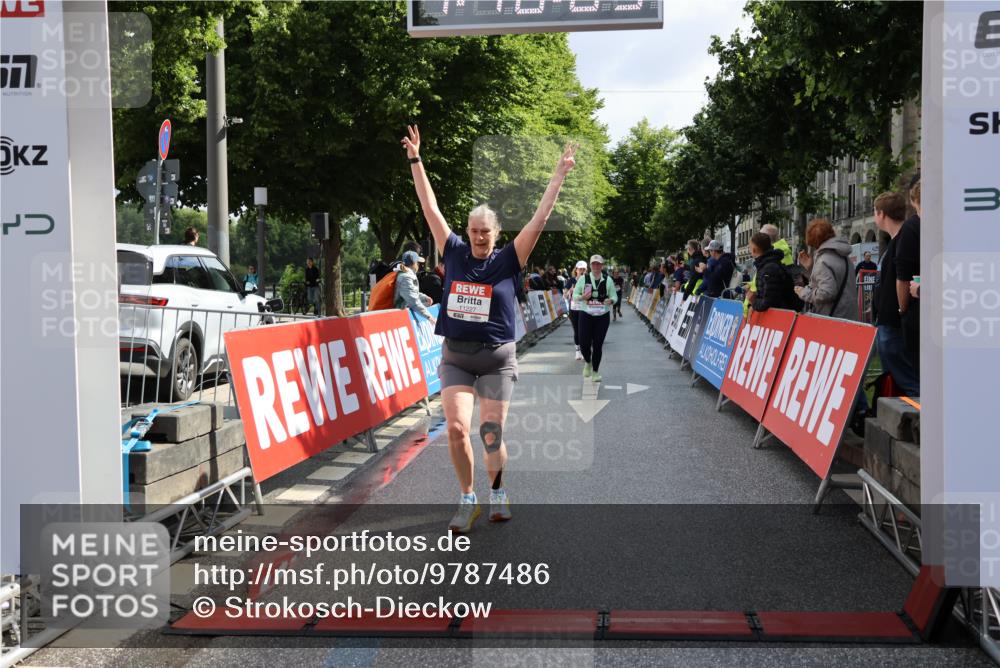 14.06.2026 - REWE Women's Run Strokosch-Dieckow http://msf.ph/oto/9787486 14.06.2026 10:16:28 Ziel 10143, 10200, 10289, 11061, 11085, 11227, 11490 meine-sportfotos.de