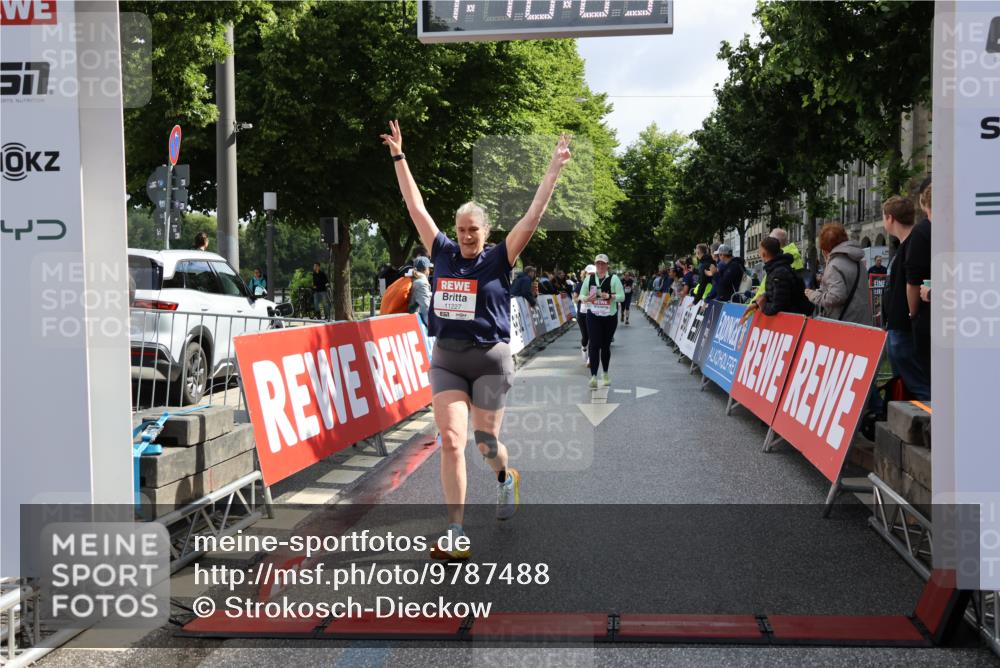 14.06.2026 - REWE Women's Run Strokosch-Dieckow http://msf.ph/oto/9787488 14.06.2026 10:16:28 Ziel 10143, 10200, 10289, 11061, 11085, 11227, 11490 meine-sportfotos.de